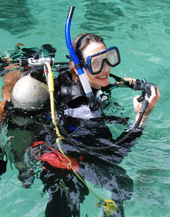 Anne Cohen swimming in scuba gear