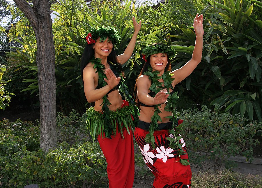 Two Hawaiian hula dancers