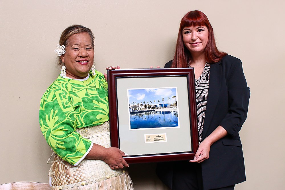 Marilyn Padilla awarding Neritha Kelani Silk a Heritage Award.
