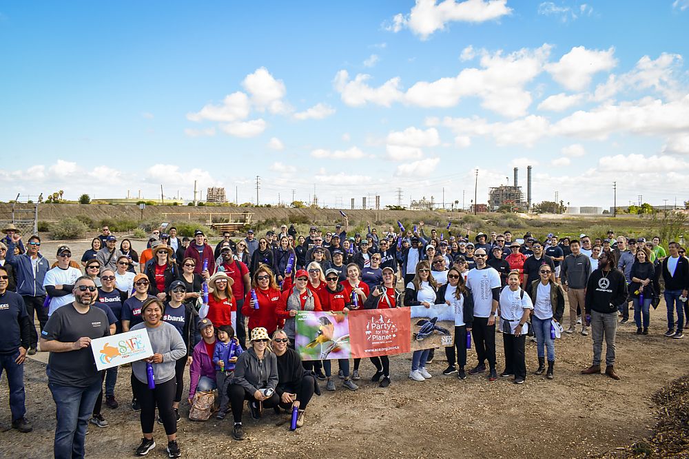 Large group of volunteers in the Los Cerritos Wetlands during restoration
                      project