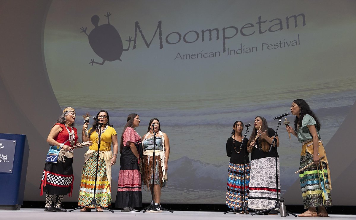Toongvetam, Toveema-Carmelo Clan perform on stage