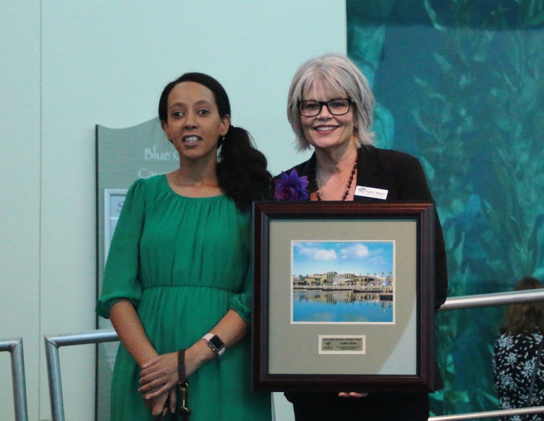 Haben Girma receives Aquarium's Heritage Award at 2018 Festival of Human Abilities from Kathie Nirschl