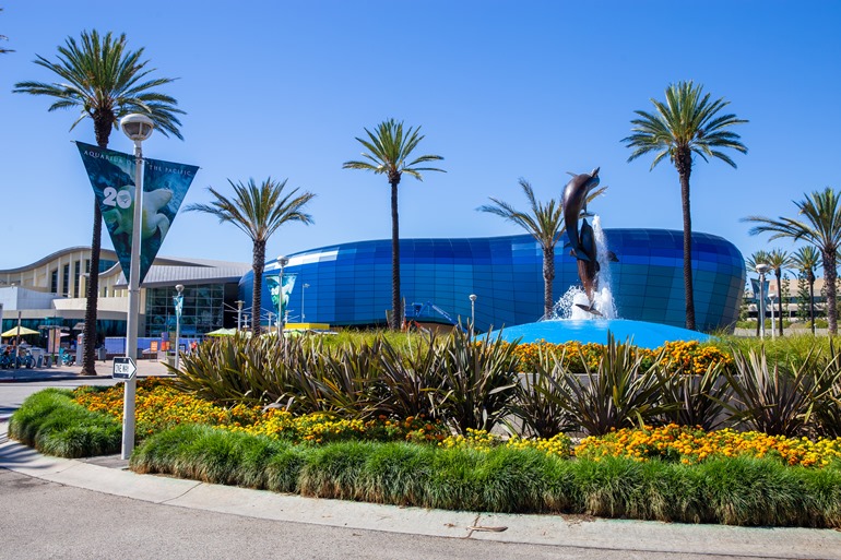 Pacific Visions exterior with dolphin fountain